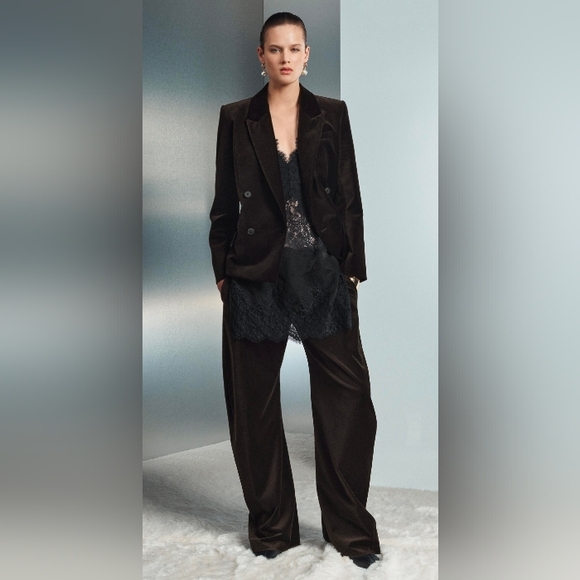 Zara Women's Elegant Black Velvet Blazer - Picture 3 of 9